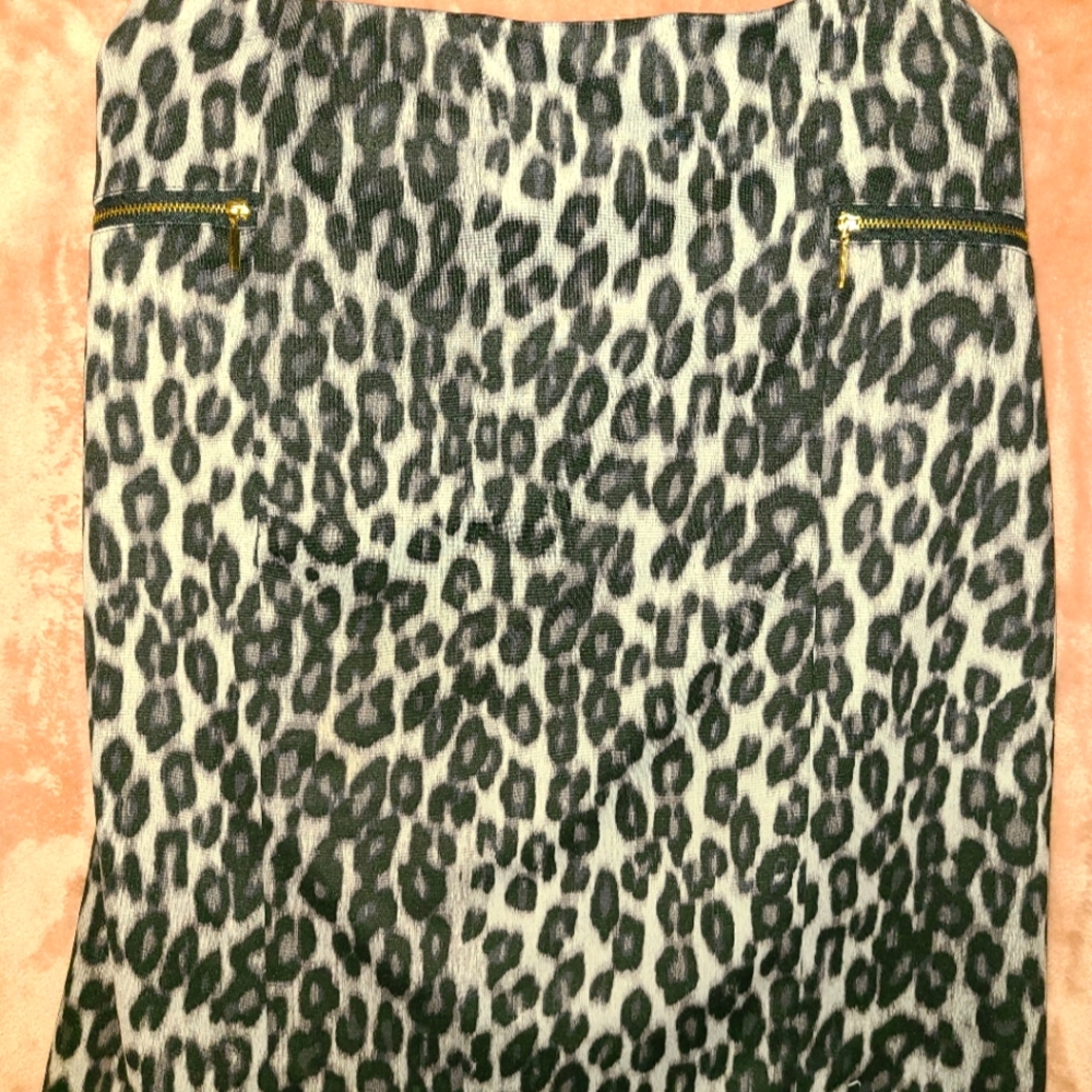 Gray leopard knee length faux zipper pocket